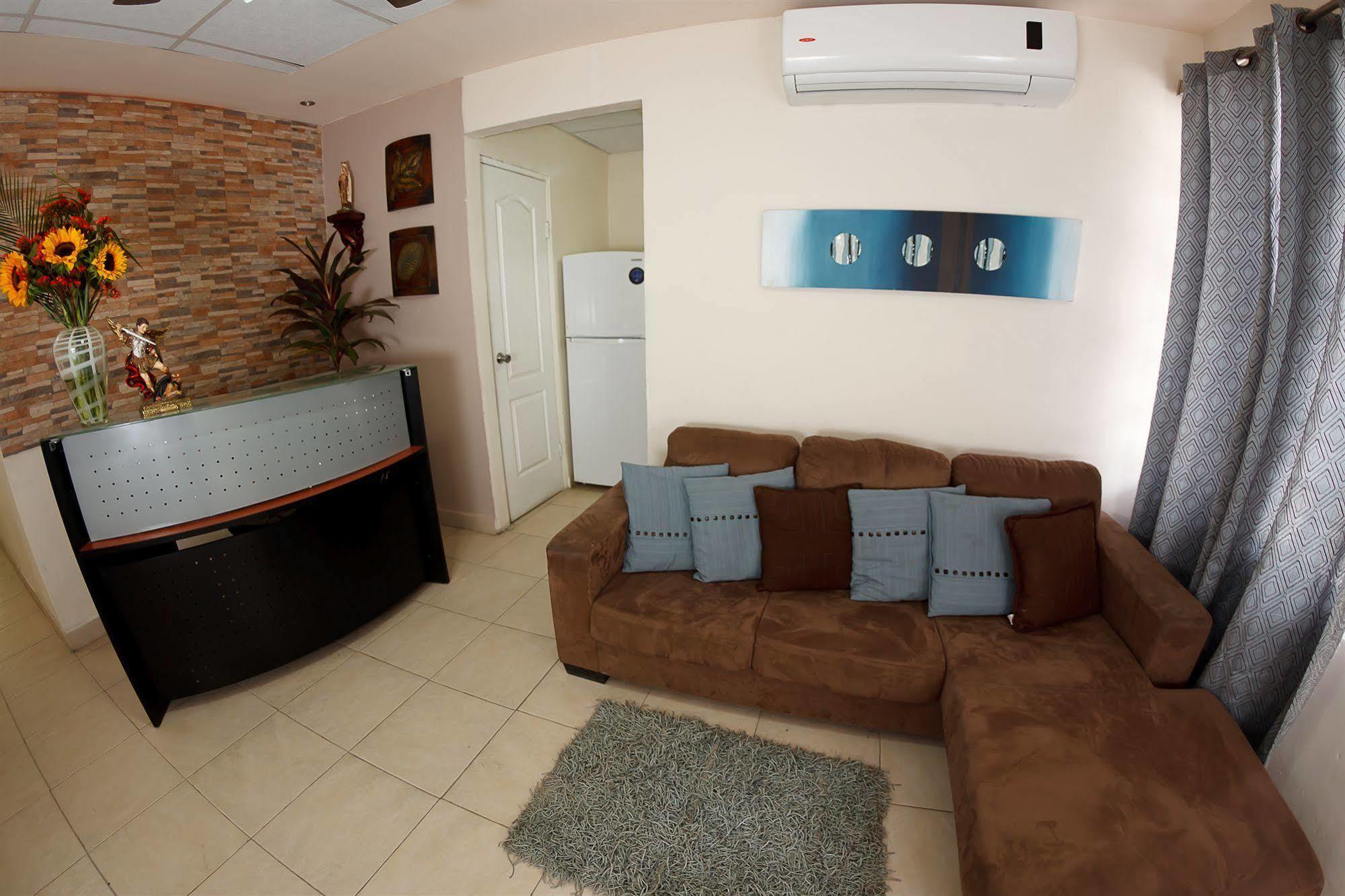 Hostal Gemar Panama City Exterior photo